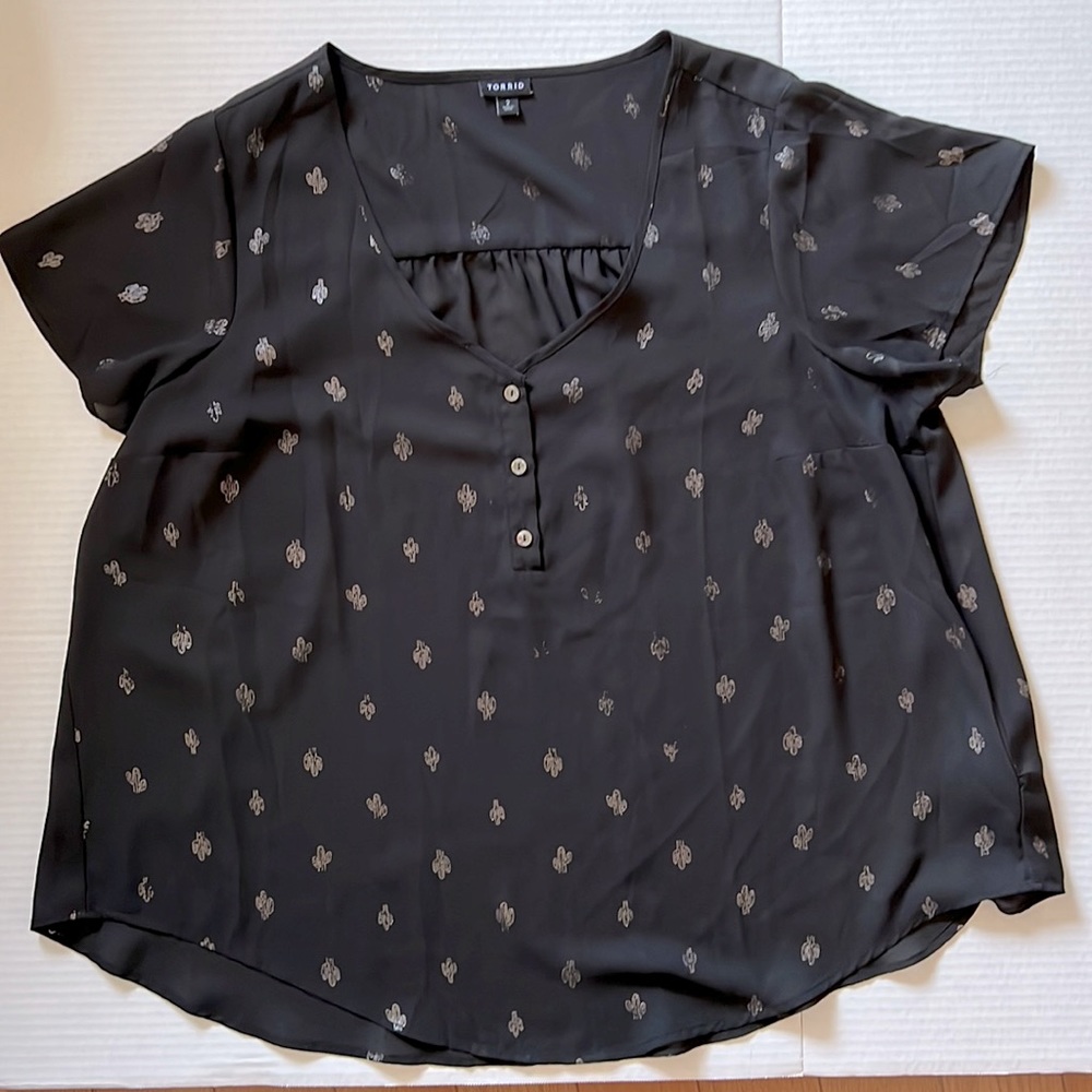 Black Short Sleeve with Cactus Print, Good condition, worn handle full of times